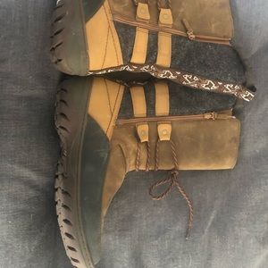 Merrell EUC boots side zip